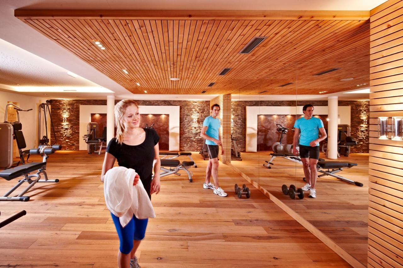 Hotel Berghof Crystal Spa & Sports Tux Ngoại thất bức ảnh