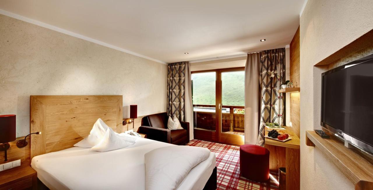 Hotel Berghof Crystal Spa & Sports Tux Ngoại thất bức ảnh
