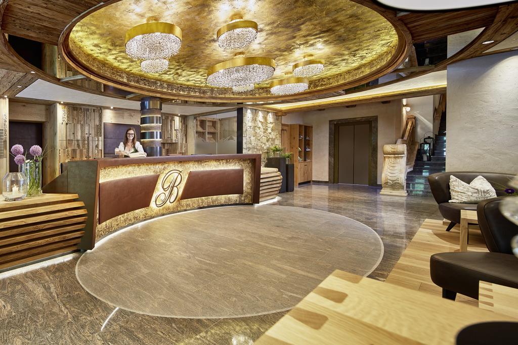 Hotel Berghof Crystal Spa & Sports Tux Ngoại thất bức ảnh