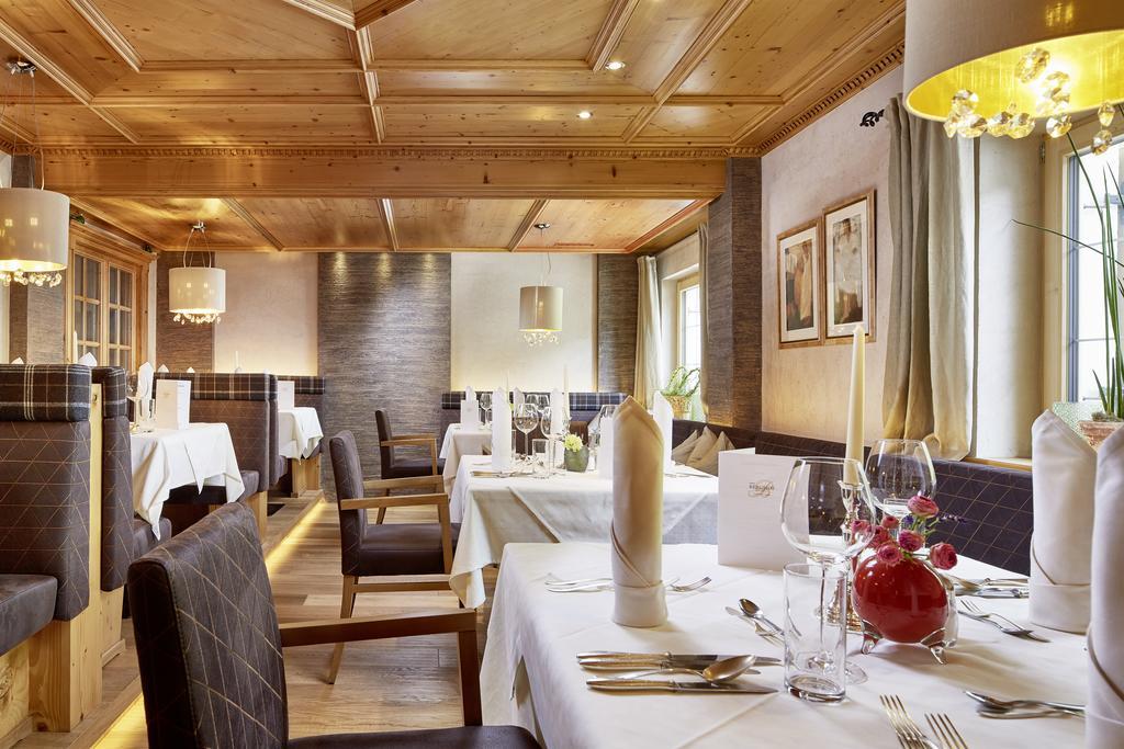 Hotel Berghof Crystal Spa & Sports Tux Ngoại thất bức ảnh