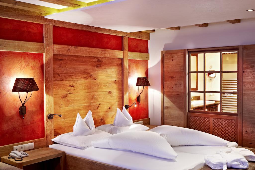 Hotel Berghof Crystal Spa & Sports Tux Ngoại thất bức ảnh