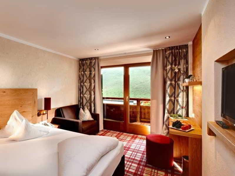 Hotel Berghof Crystal Spa & Sports Tux Ngoại thất bức ảnh